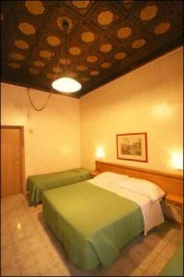 Embassy Hotell