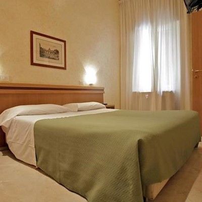 Embassy Hotell