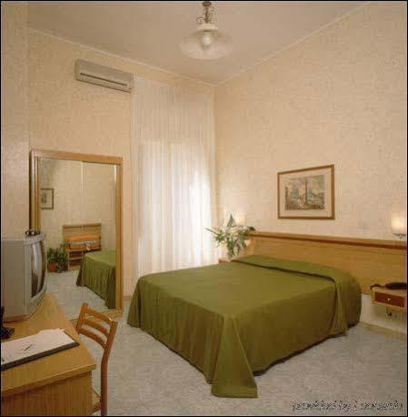 Embassy Hotell