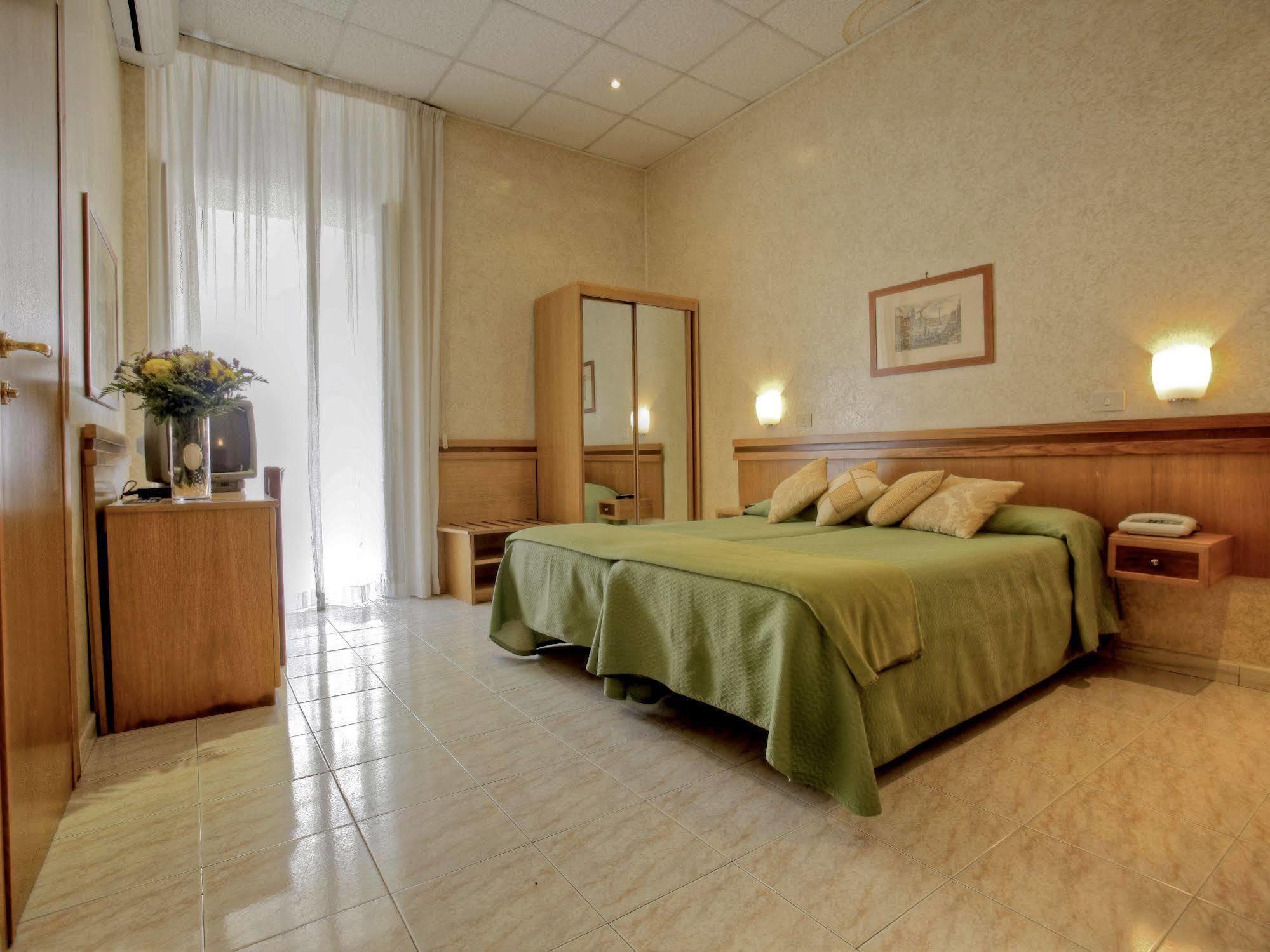 Hotell Embassy 3*