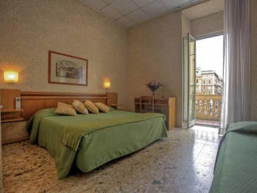 Embassy Hotell 3*